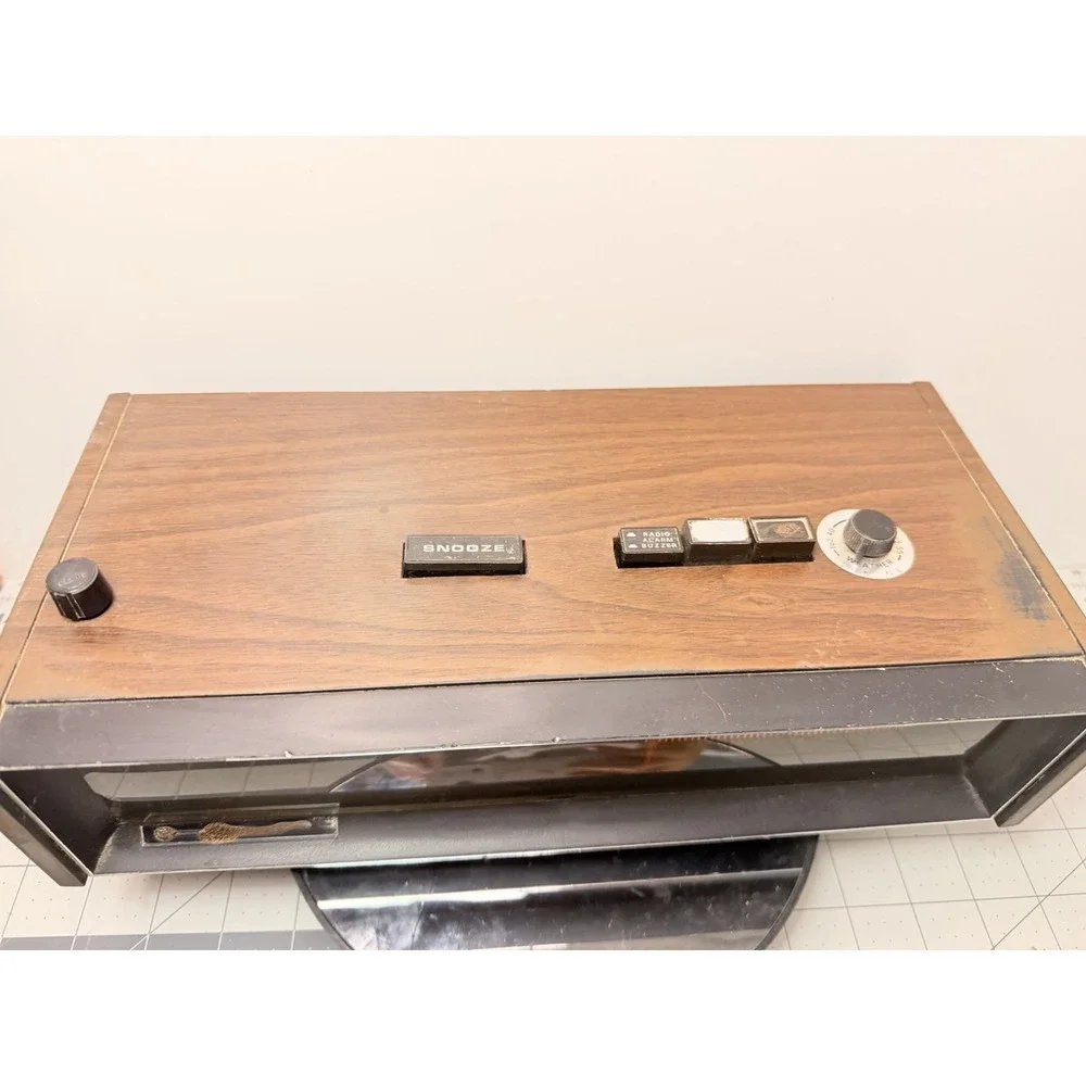 Vintage Digital Flip Alarm Clock Radio Model DG-3800 AM/FM